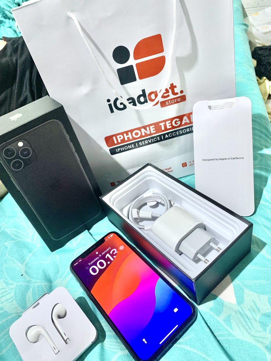 pslarasati's tweet photo. 2hr yg lalu layar hp pecah dibanting anak, ternyata suami gak tega lgsg ngajakin beli hp🥹 masyaAllah semoga rejeki suamiku makin berlimpah aamiiinnn🤲🏻 https://t.co/lFiC30sJ1Z
