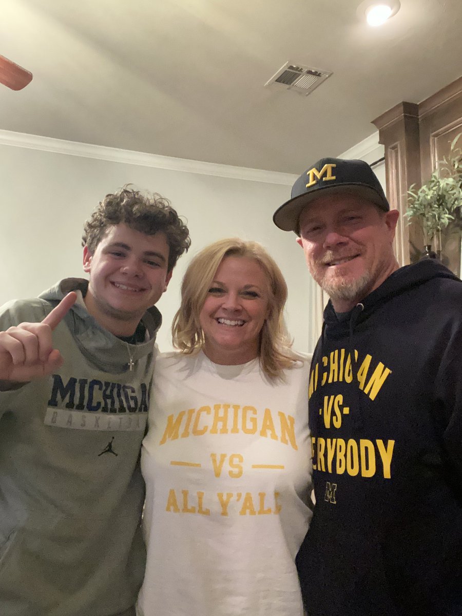 12bhawk's tweet photo. #goblue Michigan vs everyone https://t.co/sgHRwsAsIs