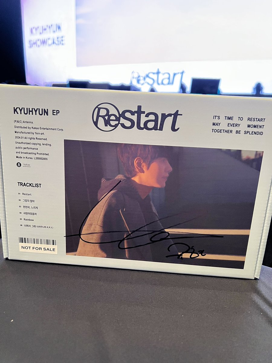 CelebConfirmed's tweet image. Vocal king #KYUHYUN is returning today with his new EP "#Restart"!! We are at the showcase here in Seoul to share photos and updates! Stay tuned! 

@GaemGyu