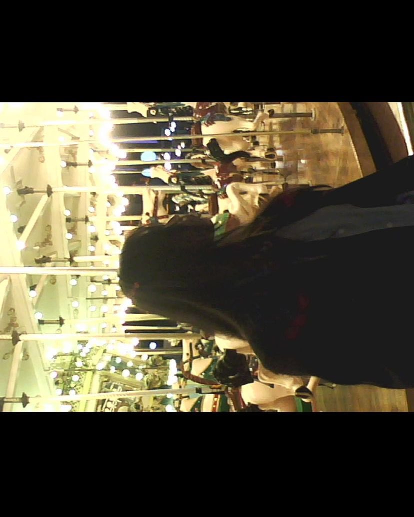 jihoenr's tweet photo. In front of the beautiful lights of the Camelot Carousel, the enchanting glow casts a mesmerizing aura that amplifies the beauty surrounding me. https://t.co/ZNsP5EMA65