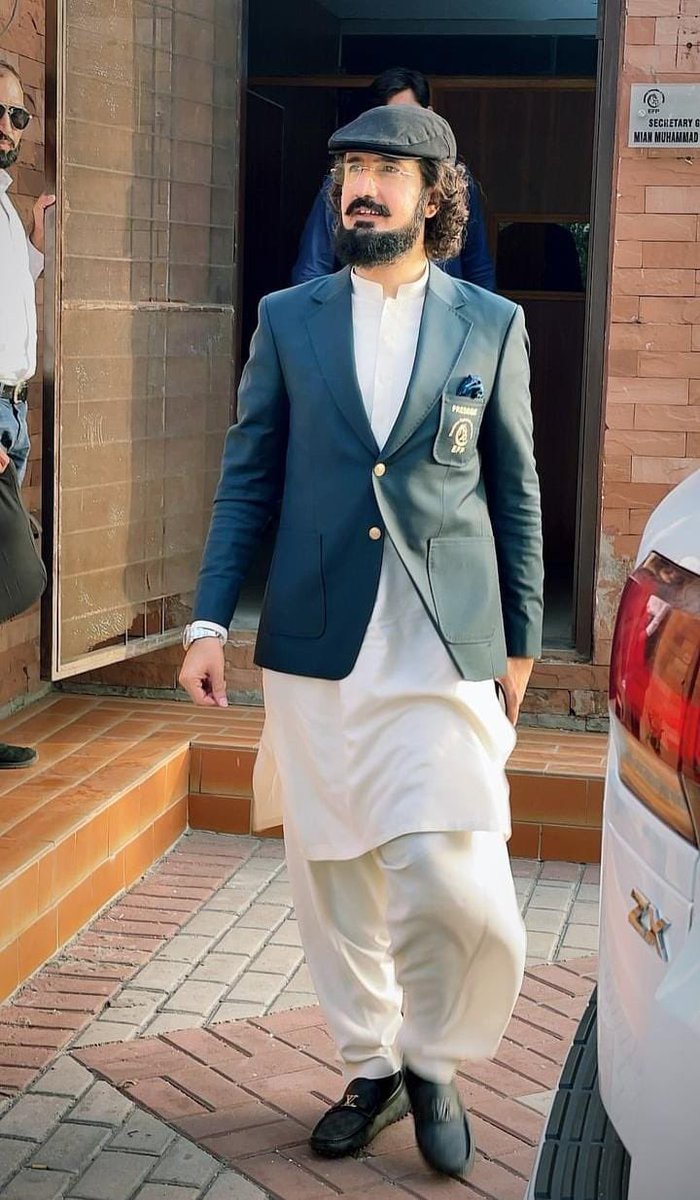 starboy7861's tweet photo. H. E Sahibzada Sultan M Ali Sab.. https://t.co/TYYzQ3JFMH