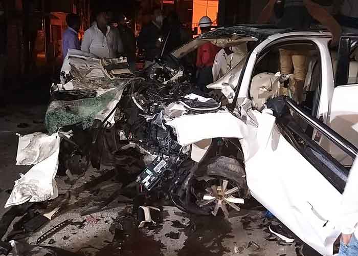 yespunjab's tweet photo. 2 Delhi Police cops killed in road accident
#DelhiPolice #Accident #TruckAccident #KundliBorder #Cops #Death
https://t.co/pdXrTVx6Rr https://t.co/Bx4l6PS5jM