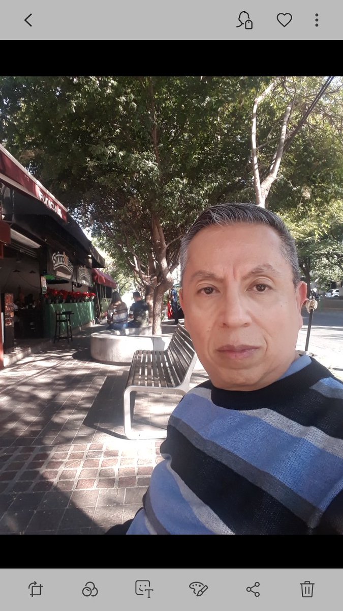 59 años 
31 años positivo 
30 indetectable 
El vih no cambió mi vida, yo cambié a partir del vih, por mi y por los seres que amo. Ahora trato de ayudar a otros a tener ó llevar una mejor vida, con empatía y mucha información.  
 #endthestigma