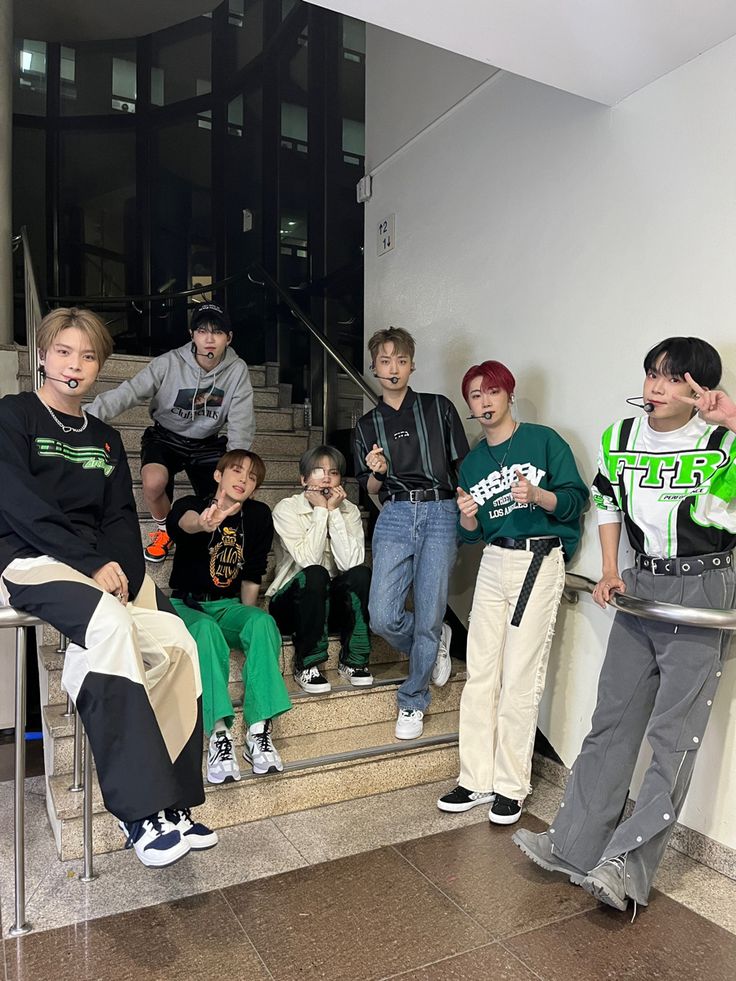 vrvrhashtags's tweet photo. [💌] VERIVERY 5TH ANNIVERSARY

Happy 5th Anniversary, @by_verivery! Time flies, it feels like yesterday when I saw your debut on M Countdown. We're always here for you, and eagerly await seeing all seven of you back on stage. 

#VERIVERY5thANNIVERSARY 
#베리베리_5주년_축하합니다 https://t.co/O3E0nrvh4Y