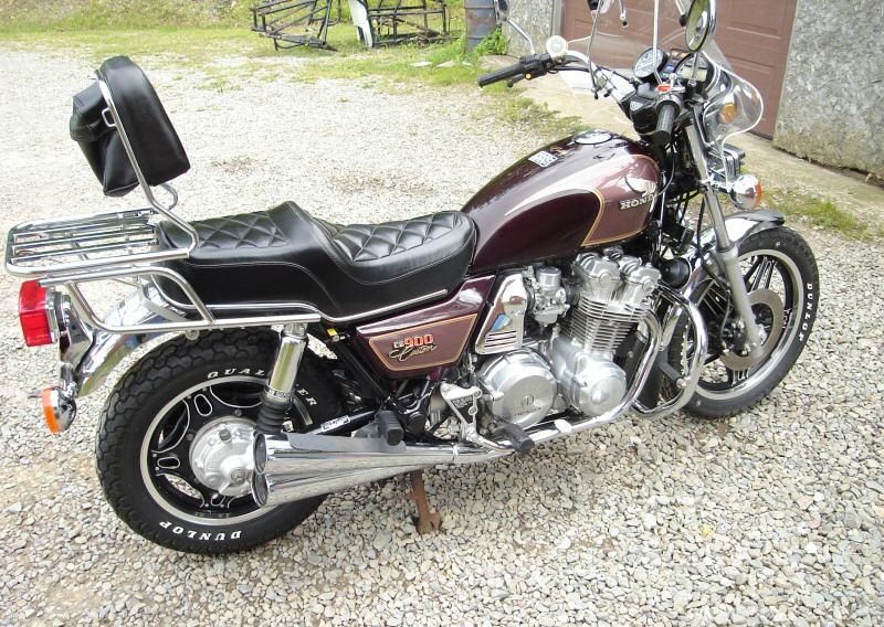 CAT1PRO's tweet photo. @Truth_Seeker179 @TamiK_Colorado @aTeXan575 @kdwho One day long ago; a guy with one of these raced me on my #CB900Custom with that special 10 speed trans.
We were in the twisty mountain roads of Northern CA. On the straightaways I would get way ahead. In the curves he could nearly pass me. 😁👍 https://t.co/h7w7HbVApC