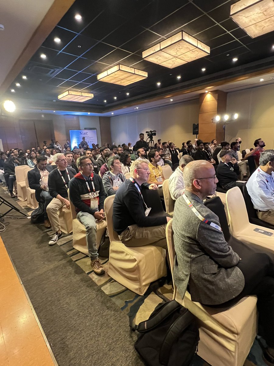 Packed house for the CO2 reduction session at #SABIC2024!  So honored to be speaking in this awesome lineup of molecular and macromolecular electrocatalysis researchers from around the world.