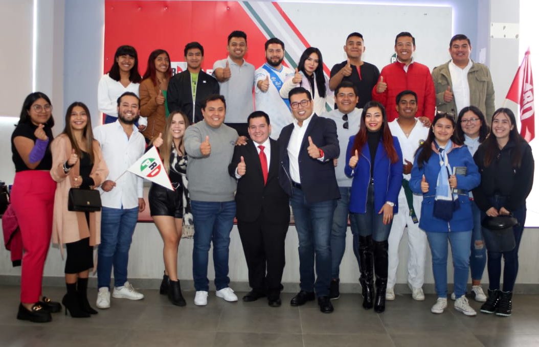 BanuelosClaudio's tweet photo. "A los jóvenes no se les dice que hacer, se les escucha, se les apoya y de les respalda"
@alitomorenoc
Somos la generación de la renovación #SomosLaRed https://t.co/a8kqbDzrPe