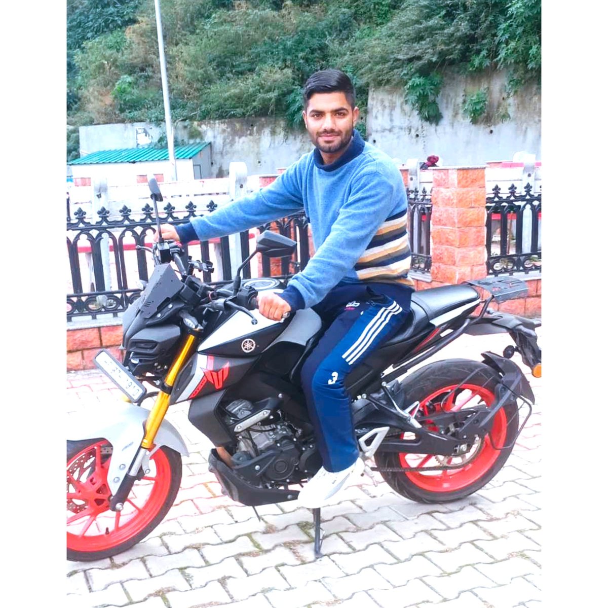 121UBAID's tweet photo. #NewProfilePic https://t.co/I1TLmoQDhP