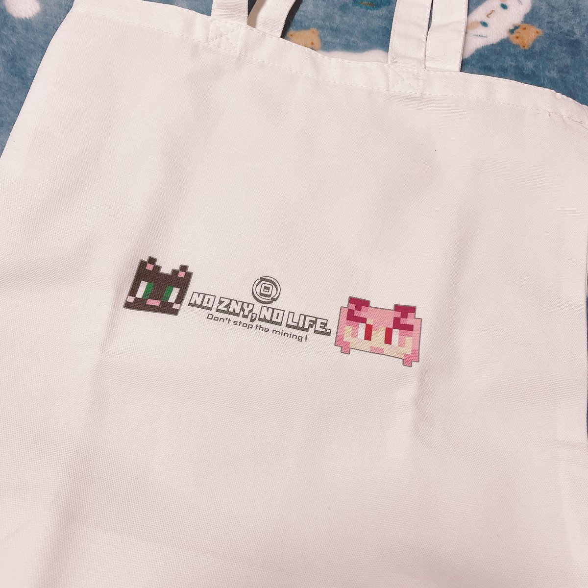 ohkusa_miki's tweet photo. おはゼニ@reihime_zny 様から素敵なプレゼントが届きました🎁( •ᴗ• )
ドット絵のれいちゃんとぬっこがとっても可愛いです🥰
大切にします💕︎
#BitZney
#おはゼニプロジェクト
#おはゼニトート https://t.co/QMCUQFz988