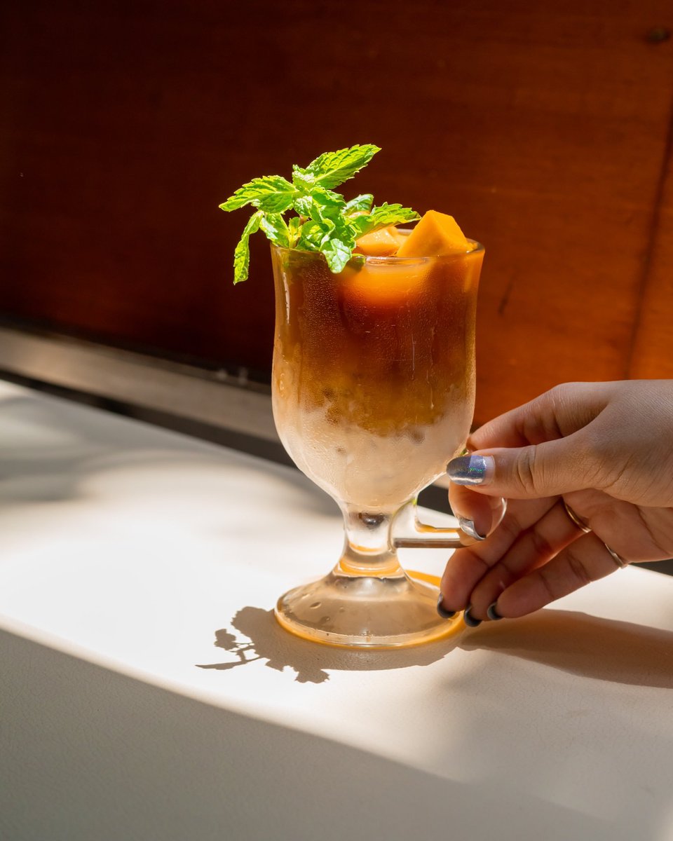 A coffee kick + a seasonal touch + a little something to get you through Monday = *THE* perfect drink to start the week with. 

The Woodside Mango Latte with Alphonso infused vodka, 
<a href="/KCROASTERS/">KCROASTERS</a>
 coffee &amp; our in-house Bailey’s style liqueur 🍹