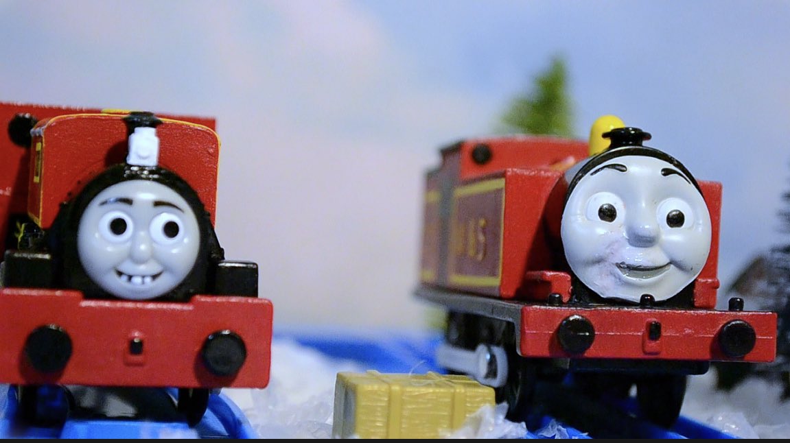 Festive_E4 tweet picture