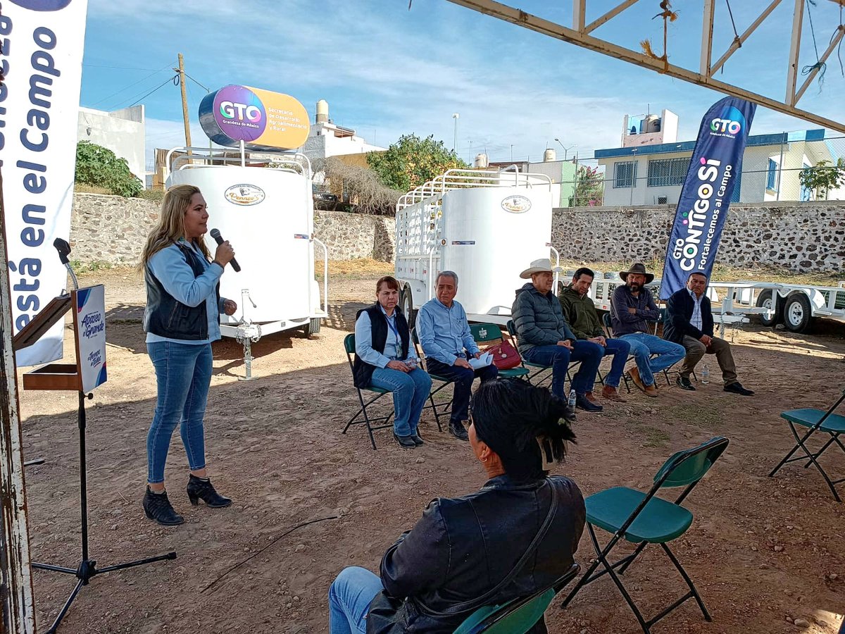 MEsthermt's tweet photo. El día de hoy asistí en el municipio de Apaseo el Grande a la entrega de equipos y herramientas del programa Mi Ganado Productivo, para fortalecer el sector pecuario. ✌️😁 #TúDiputadaSíRegresa #SDAyR #GobiernoMunicipalApaseoGrande #Distrito14GTO https://t.co/ZWpU0BQU15