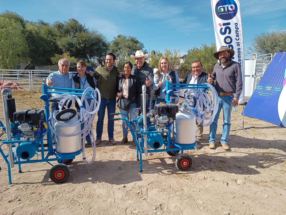 MEsthermt's tweet photo. El día de hoy asistí en el municipio de Apaseo el Grande a la entrega de equipos y herramientas del programa Mi Ganado Productivo, para fortalecer el sector pecuario. ✌️😁 #TúDiputadaSíRegresa #SDAyR #GobiernoMunicipalApaseoGrande #Distrito14GTO https://t.co/ZWpU0BQU15