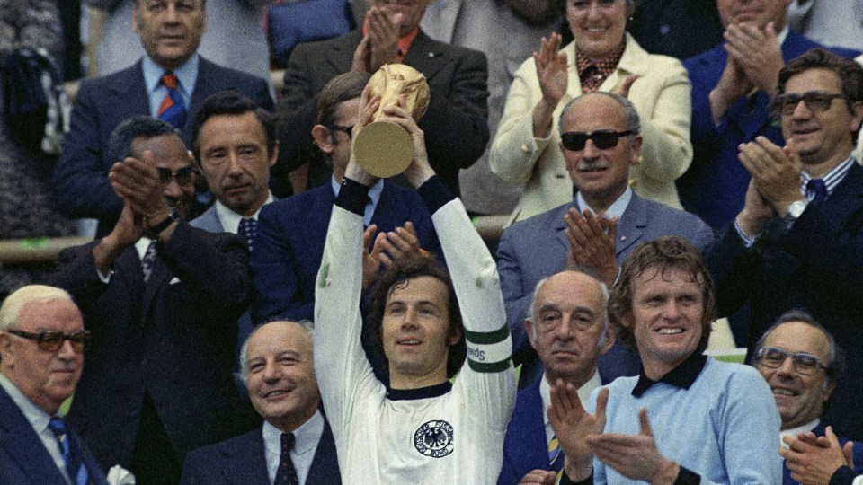 abeiagi's tweet photo. Rest In Peace "Der Kaiser" Franz Beckenbauer.  The 7-year old me wanted to grow up to be him.  One of the greatest players, coaches, and managers to ever play the game. He revolutionized the sweeper position, and made Adidas track suites world famous. https://t.co/eGuJZimiUz