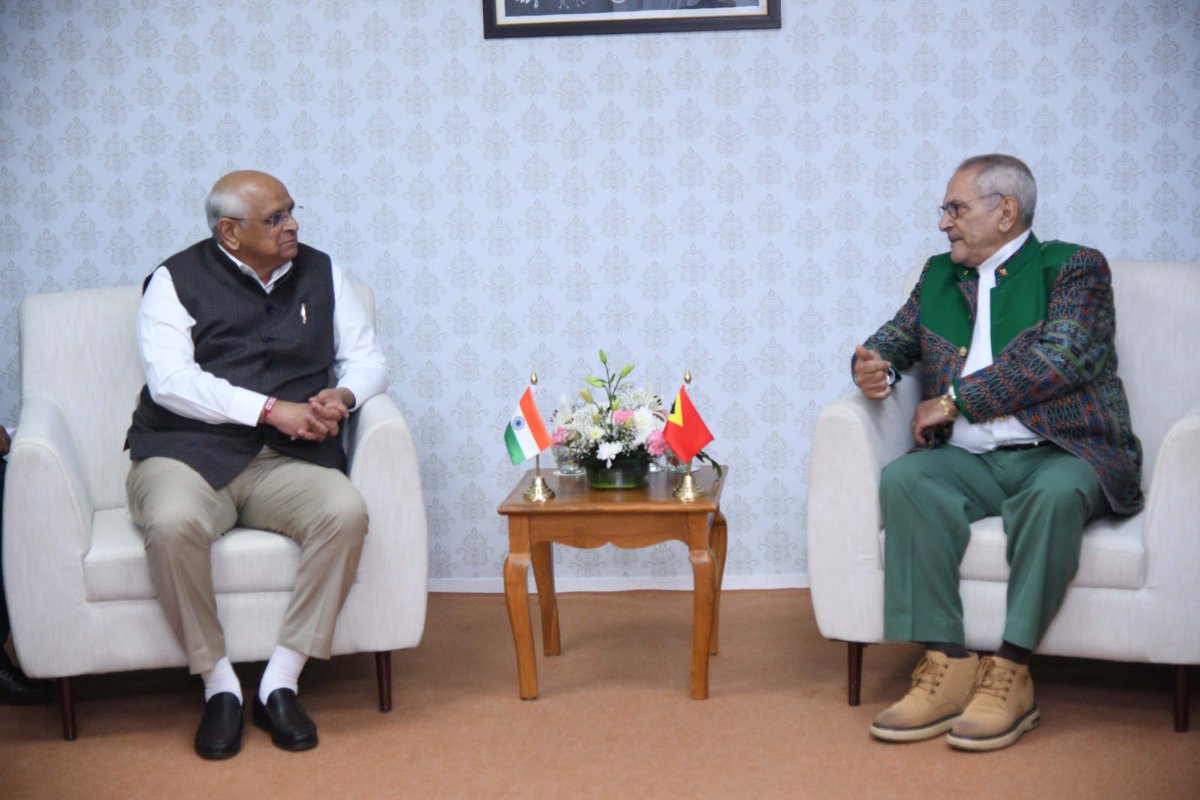 Hon’ble CM Shri @Bhupendrapbjp held a one-on-one meeting with Hon’ble President of Democratic Republic of Timor Leste H.E. Mr. @JoseRamosHorta1. Their discussions focused on strengthening the bilateral relations between #Gujarat and Timor Leste. (1/2)