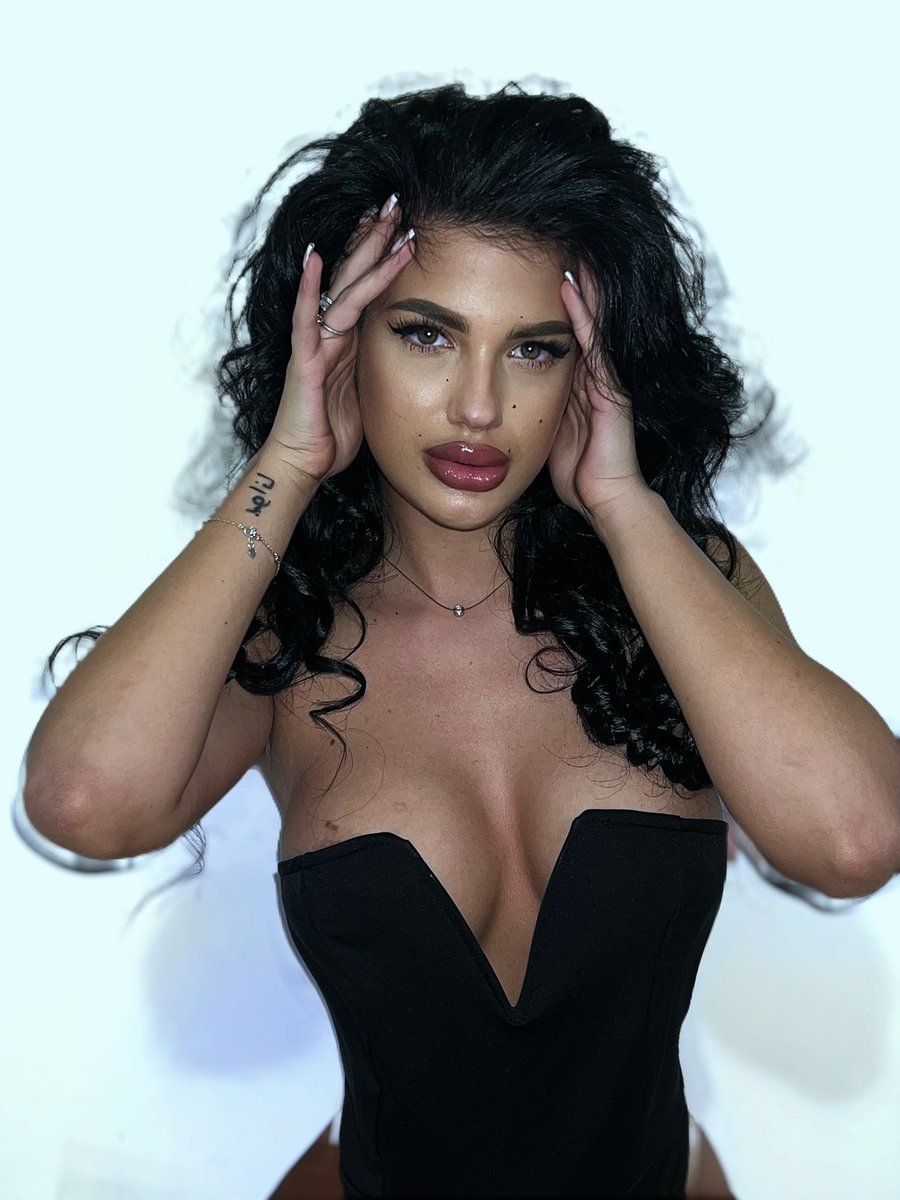 RaisaKali_'s tweet photo. Dream about it 🤫 
•
•
•
#model #stripchat #Baddie https://t.co/JUus8IC4za