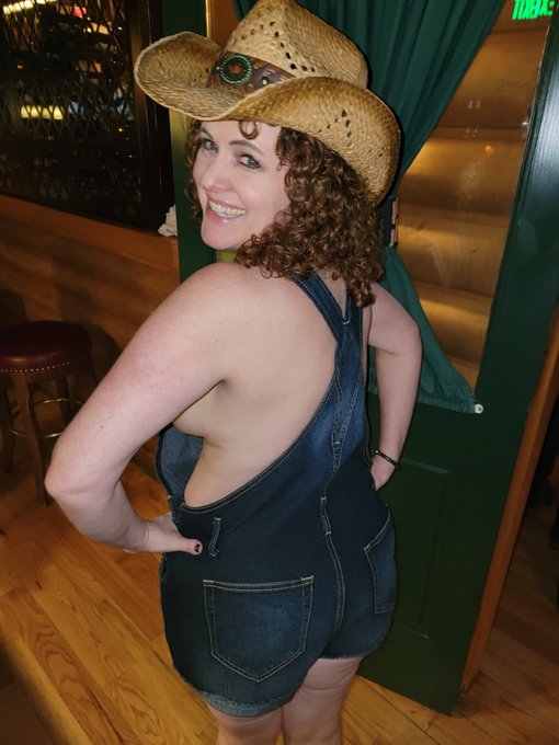 Country night.  https://t.co/2sQH8zniaI  #Country #milf #redhead https://t.co/xtTMHJU7Hs<a href="/tag/country"class="tags">#Country</a><a href="/tag/redhead"class="tags"><span>#redhead</span></a><a href="/tag/milf"class="tags"><span>#milf</span></a>