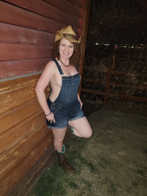 Country night.  https://t.co/2sQH8zniaI  #Country #milf #redhead https://t.co/xtTMHJU7Hs<a href="/tag/country"class="tags">#Country</a><a href="/tag/redhead"class="tags"><span>#redhead</span></a><a href="/tag/milf"class="tags"><span>#milf</span></a>