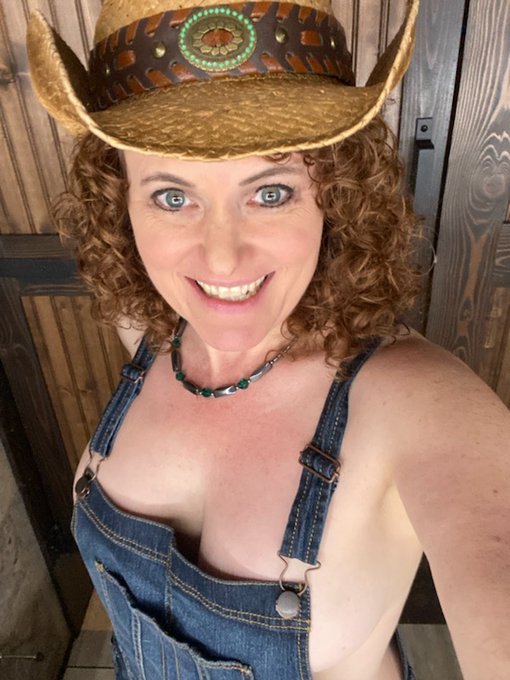 Country night.  https://t.co/2sQH8zniaI  #Country #milf #redhead https://t.co/xtTMHJU7Hs<a href="/tag/country"class="tags">#Country</a><a href="/tag/redhead"class="tags"><span>#redhead</span></a><a href="/tag/milf"class="tags"><span>#milf</span></a>