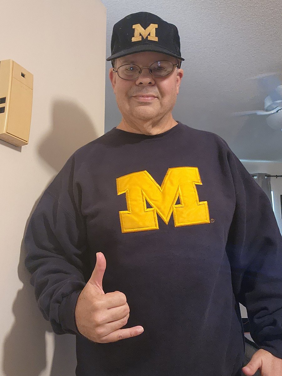 Dj_Zinn's tweet photo. #GoBlue !!!!!! #NationalChampions 🏆🏆🏆🏆🏈🏆🏈🏆🏈 Hail To The Victors @UMichFootball https://t.co/Vb3cxjUXaz