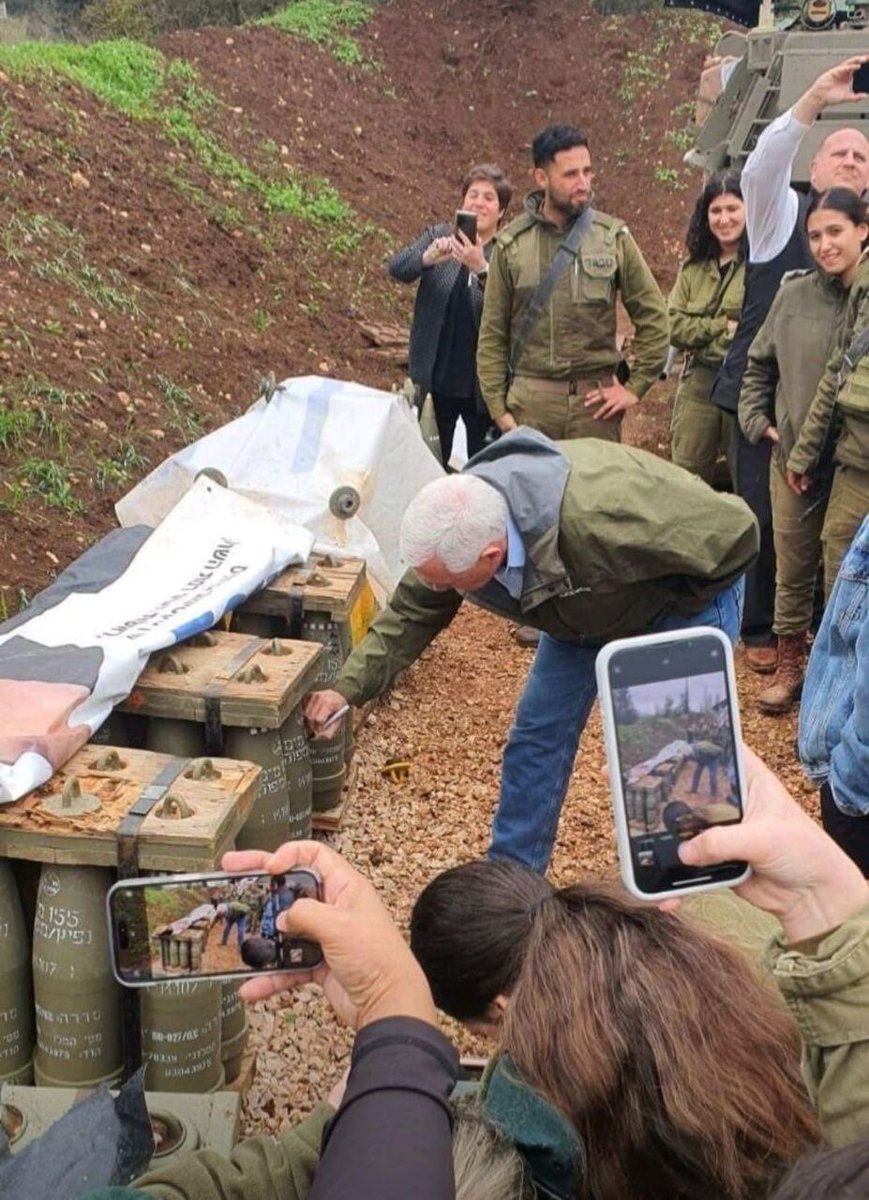 Disgusting 🤮 Mike Pence signing a bomb for gaza 🤬