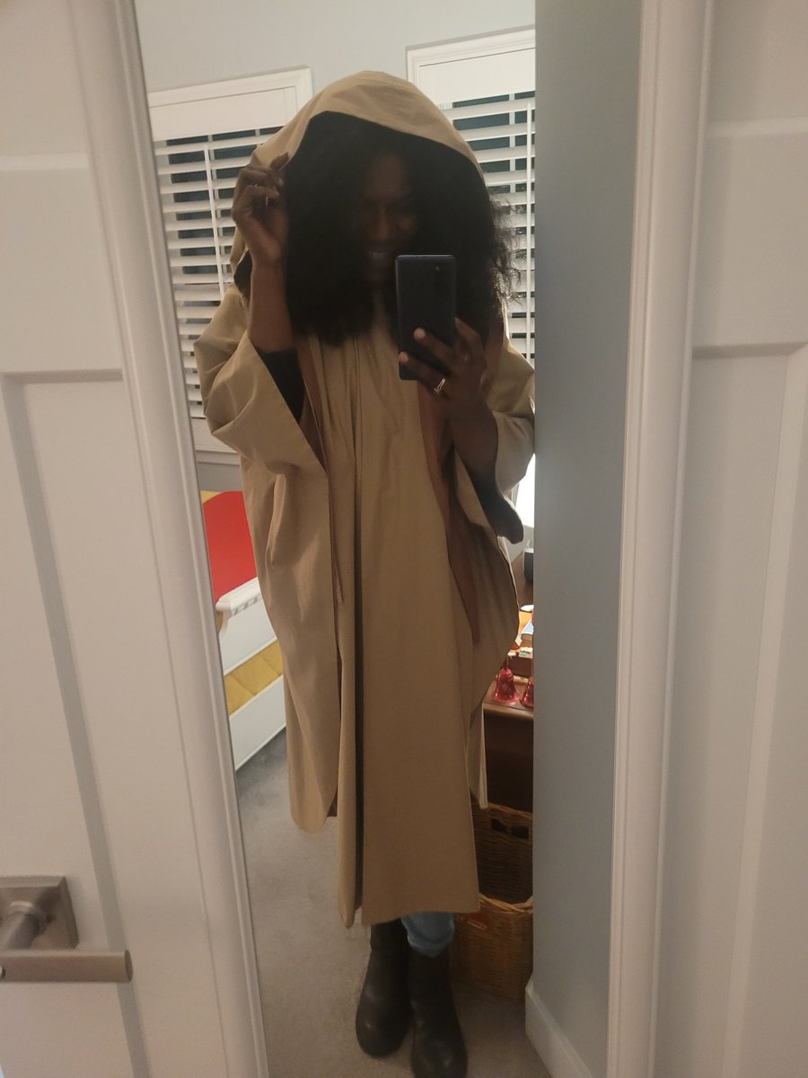 RamonaHolloway's tweet photo. Should I brave #Ubers & Amazoners on Wilkinson Blvd or I-85 Devil's Freeway between the airport & the Abbey?
Heading to @mix1079 to hang with @mattharris1079 at 9am.
#vintagestyle cape was my mom Wheezy's. It's giving Unbreakable vibes!
#CLTwx
#Brucewillis #ripWheezy #endalz https://t.co/jTE6E7lhpE