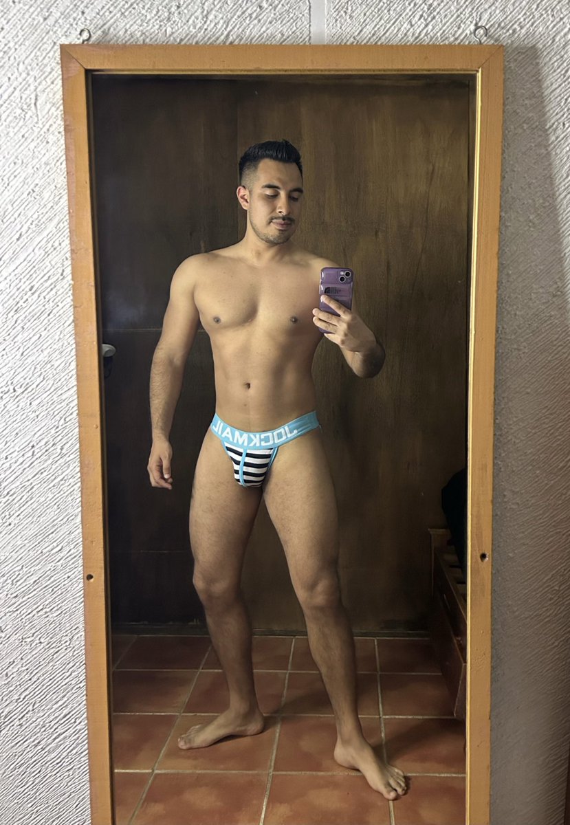 Gabrielin30's tweet photo. #Retweet si quieres verme sin el jock 😈 https://t.co/TKE80lm8t9