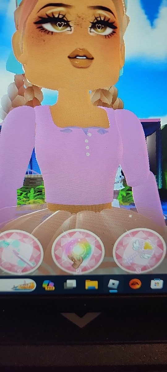 _kassette_tape's tweet photo. Can someone explain this? I have the female Human bodice #royalehigheverfriend #royalehigh #royalehighcampus3 #sunsetisland https://t.co/E1GMVQHCGA