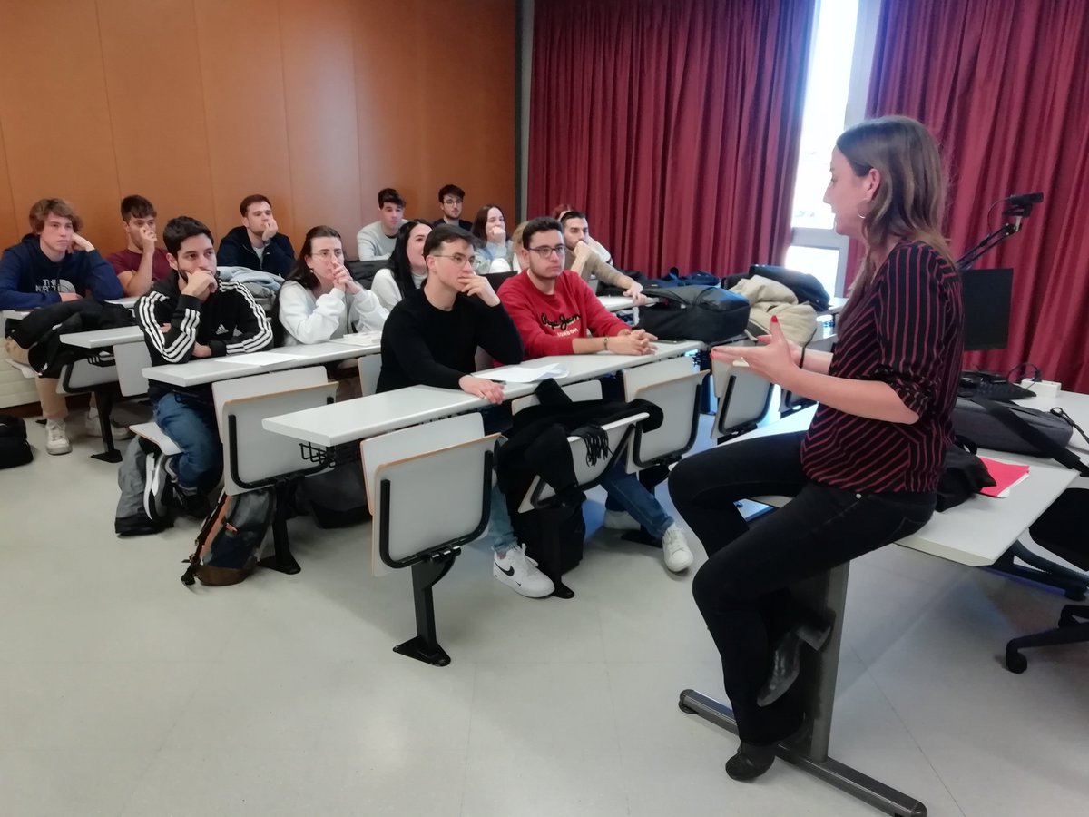 Ricard Lahoz (@ricardlahoz) on Twitter photo ‼️ Premi Nacional de Periodisme, <a href="/txellfeixas/">txell feixas torras</a> visita la <a href="/universitatURV/">Universitat Rovira i Virgili</a> per compartir amb estudiants les seves experiències de corresponsal <a href="/som3cat/">3Cat</a> a Beirut i els desplaçaments com a enviada especial (Afganistan), i parlar del llibre 'Aliades', de feminisme, religió...
Gràcies! ‼️ Premi Nacional de Periodisme, <a href="/txellfeixas/">txell feixas torras</a> visita la <a href="/universitatURV/">Universitat Rovira i Virgili</a> per compartir amb estudiants les seves experiències de corresponsal <a href="/som3cat/">3Cat</a> a Beirut i els desplaçaments com a enviada especial (Afganistan), i parlar del llibre 'Aliades', de feminisme, religió...
Gràcies!