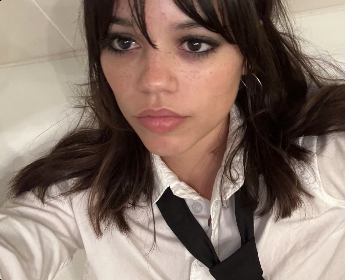 Jenna Ortega stuns in new selfie.