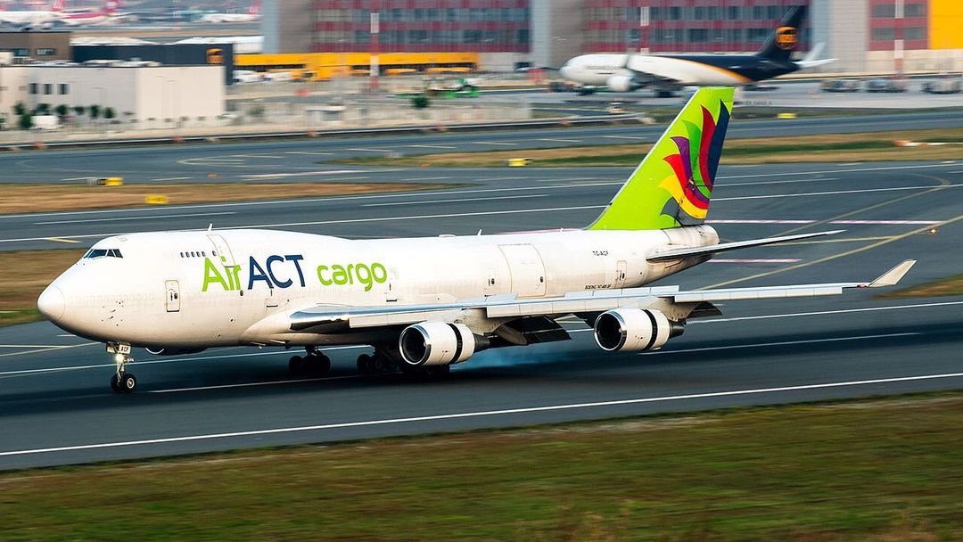 AiractC's tweet photo. Our TC-ACF is slowing down after landing on runway 34L at Istanbul Airport.
.
TC-ACF uçağımız İstanbul Havalimanı’nda 34L pistine iniş yaptıktan sonra yavaşlıyor.
.
Thank you for the picture/ Bu güzel kare için teşekkür ederiz: @t_berat_k
.
#airact #airactcargo #act #actcargo #boeing #b747