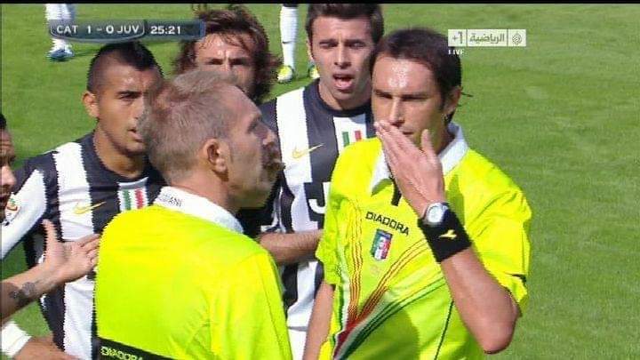 carminedbl's tweet photo. Ma quello che ha parlato è questo Gervasoni qui?
L'irreprensibile Gervasoni che si fece annullare un gol valido del Catania da una certa panchina?
Una strana coincidenza. https://t.co/3SsABjvRgT