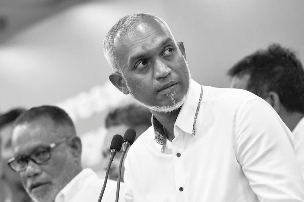 NewsAlgebraIND's tweet photo. BIG BREAKING NEWS - Maldives Opposition parties to bring No Confidence Motion against Ruling Anti India Mohamed Muizzu Govt.

Maldives Govt likely to fall 🔥🔥

Apart from this, all the Ministers who made derogatory remarks against will be summoned by the Maldives Parliament ⚡

Massive trouble for Maldives's ruling party of Mohamed Muizzu 🔥