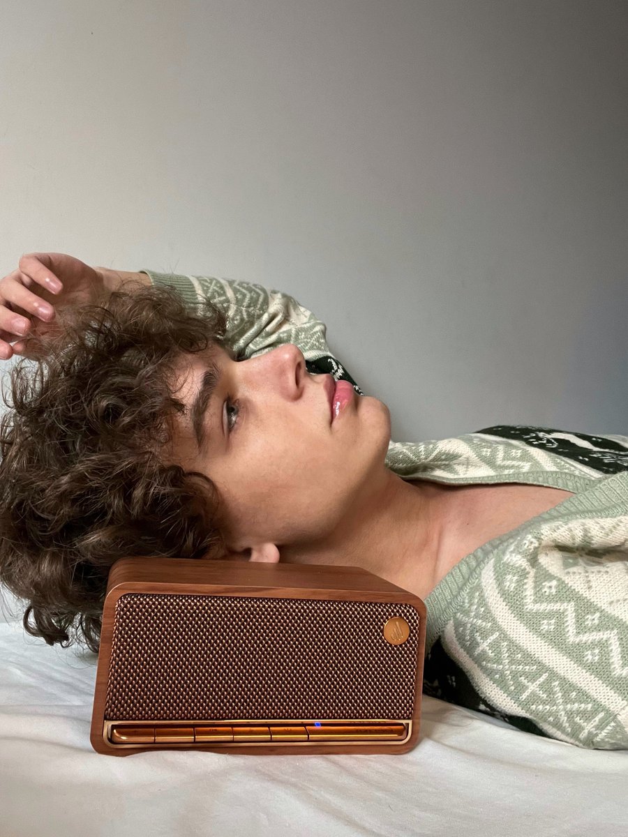 Edifier_Global's tweet photo. Songs sound better with #MP230 @vilisevciuc
#Edifier #retrospeaker #bluetoothspeaker #aesthetic #style https://t.co/f56ujzqwcQ