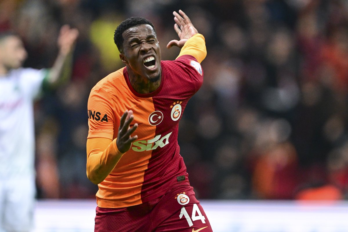 Galatasaray’ın öldü bitti denilen yıldızı Wilfried Zaha bu sezon 7 gol, 2 asistle 9 gole katkıda bulundu.