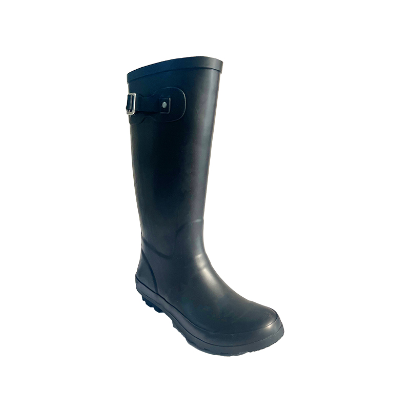 A manufacturer of rainboots for 20 years. Only for wholesale📷All kinds of PVC &amp;Rubber Boots, Wellies👢 Cooperated with Disney, Tommy, Clark, UGG, Western Chief, Target, etc. Customized boots are available, pls attach your design picture🤩 Pls follow me and contact me📷📷📷
