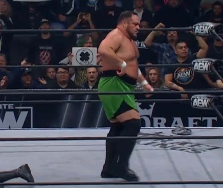 rockdekorose's tweet photo. Current #AEW World Champion #SamoaJoe and a sign for @Grey_Clover_ ?! https://t.co/nmlQLU19RD