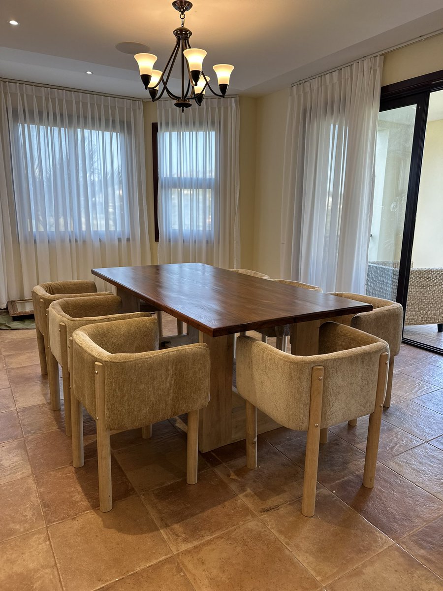 RyleInteriors's tweet photo. Exquisite furniture for your spaces. Early new year discount on this beautiful dining set https://t.co/hXUwFqjht0
