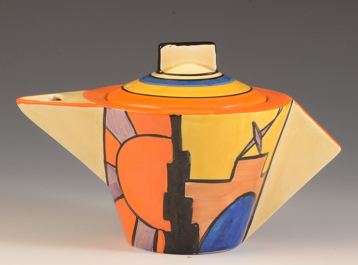 Clarice Cliff (1899-1972), one of the most influential British ceramics artists/ designers of the 20th century #WomensArt