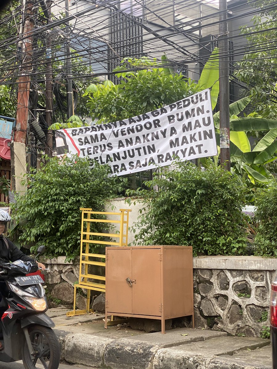 gilbhas's tweet photo. Jepang? Bukan. 
Ini di deket Mampang, Jakarta Selatan. https://t.co/GV5IS60Dzt