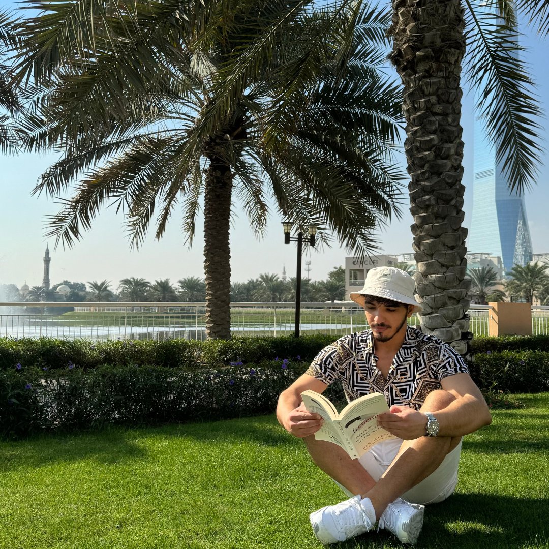 Lost in a world of stories in the beautiful Jumeirah Islands 📖

#Nakheel #MadeForLiving #NakheelCommunities #Reading #JumeirahIslands