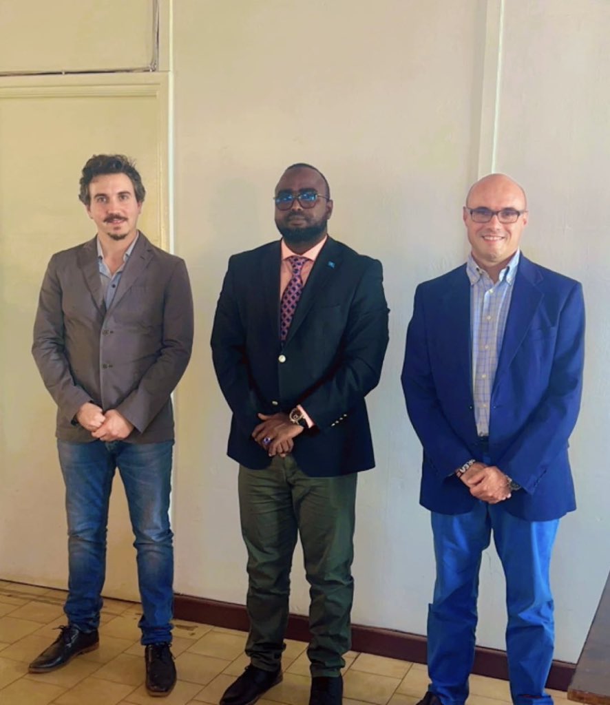 HonAbdirahmanA's tweet photo. Had a fruitful meeting with the Regional Director for Eastern &amp; Southern Africa @avsi_somalia @FondazioneAVSI and profoundly discussed on advancing our collaboration on joint programming for Solutions &amp; Resilience. Our ultimate goal is to serve and transform lives. https://t.co/AzL7ePC3bO