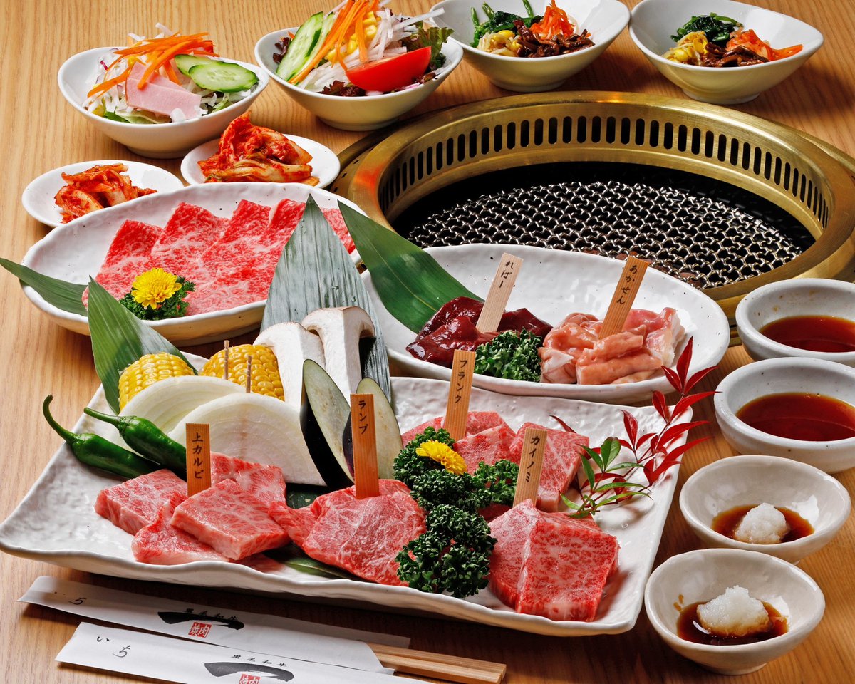 yakiniku_1's tweet photo. 東心斎橋店限定で「週替わりお得キャンペーン」やってます！
・飲み放題付き暁コース 6,400円→5,000円
・焼肉5種盛合せ 6,980円→5,980円
・希少部位5種盛合せ 2,580円→1,980円
このうちのどれがお得になるかは当日のお楽しみ、ぜひご来店ください♪
※上記は税抜価格です https://t.co/WgAIB9bAvQ