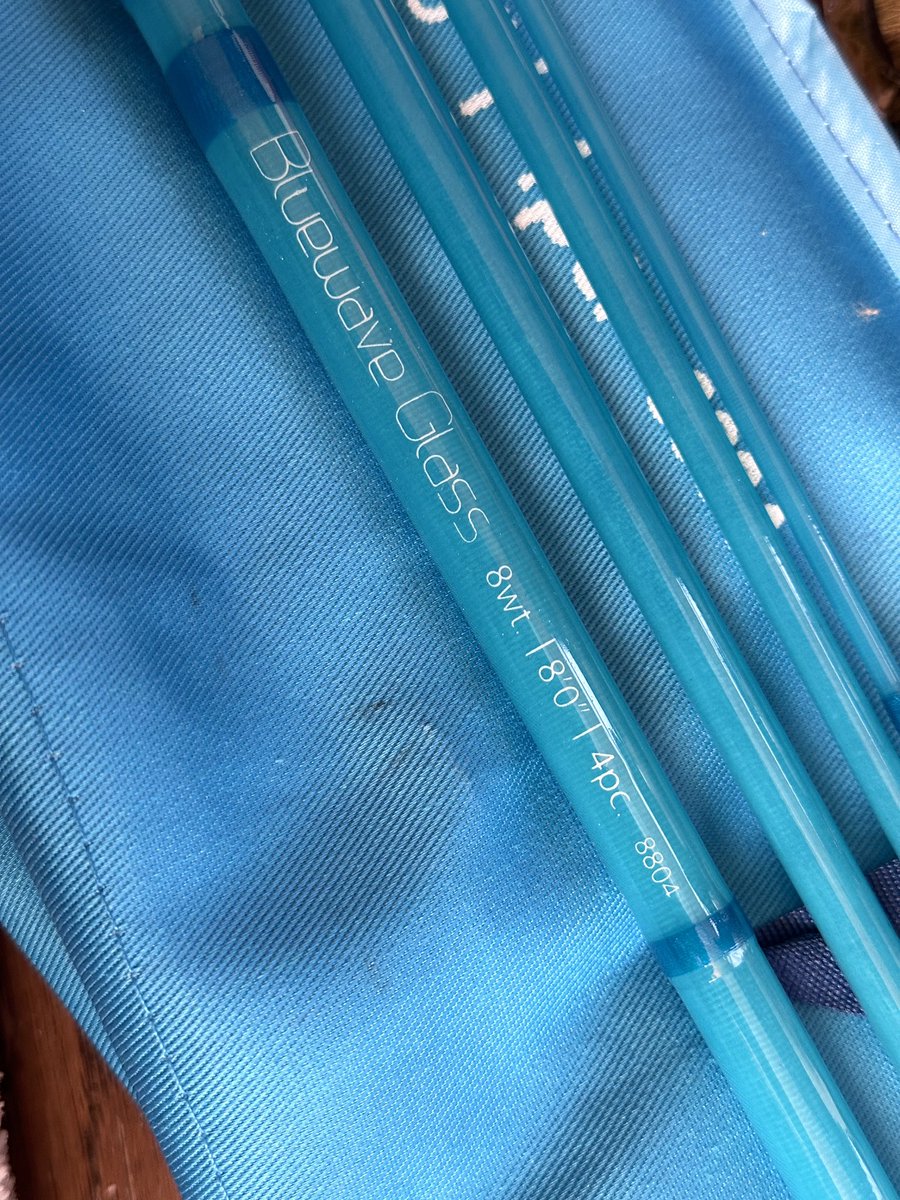 taks1122's tweet photo. YGLでサクラマスと遊んで帰宅すると、#maxcatch の8番グラスロッドが届いていました。主に鯉釣り用で使います。 https://t.co/Bwkfj10fpT