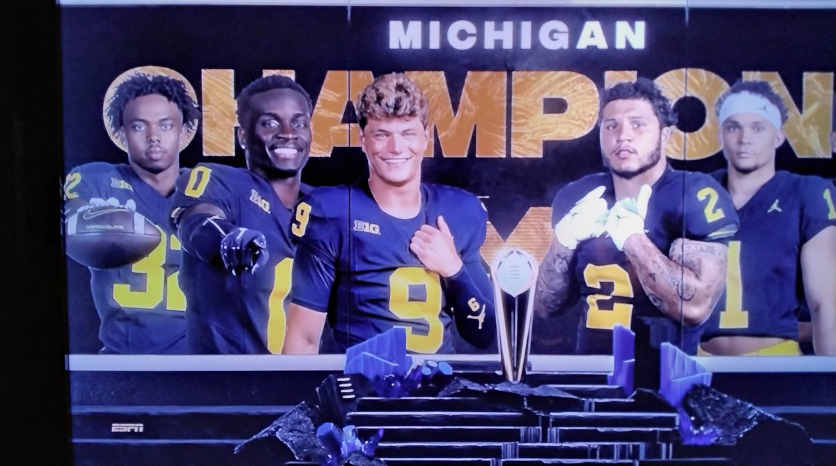 levined57's tweet image. Hail to #1Michigan! Victor's Valiant! Thanks for returning National Còllege Football Championship to Michigan. We love you all in your hard fought 27-13 victory over
stalwart #2Washington team. GO BLUE!