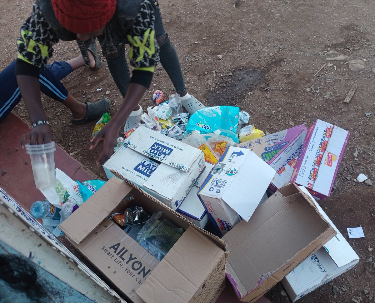 DandoraHHC's tweet photo. Happy new year,,,

Najua uezi kosa some trash za last year😃
With @CustomerBora uko sorted, you just need to sort your trash, deposit your trash with us, get tokens  and grant an opportunity to redeem valuables na juu ni January tuko na back 2 school items

#Takabank https://t.co/hfMgYU3qvL