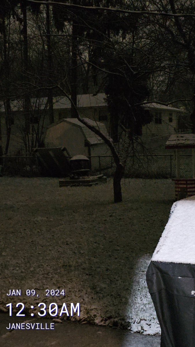 Ceena03's tweet image. Snow has started 😊
#wisconsin #snowfinally