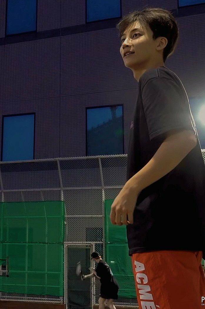 caratstalk's tweet photo. [17s] pap depan kalian dong carat 💅 https://t.co/PfYCgXwxUq