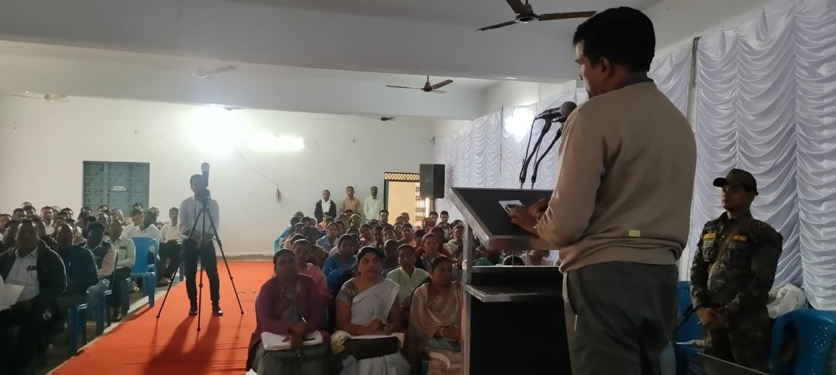 ChhattisgarhABC's tweet photo. Aspirational Block of Chowki in @MMACDistrict_CG is underway for #ODFplus status.

Under Pahal Program, in this block level training, the Collector stressed village-level cooperation, emphasizing information dissemination &amp; waste management promotion via community mobilization. https://t.co/pvBNxSb2cI