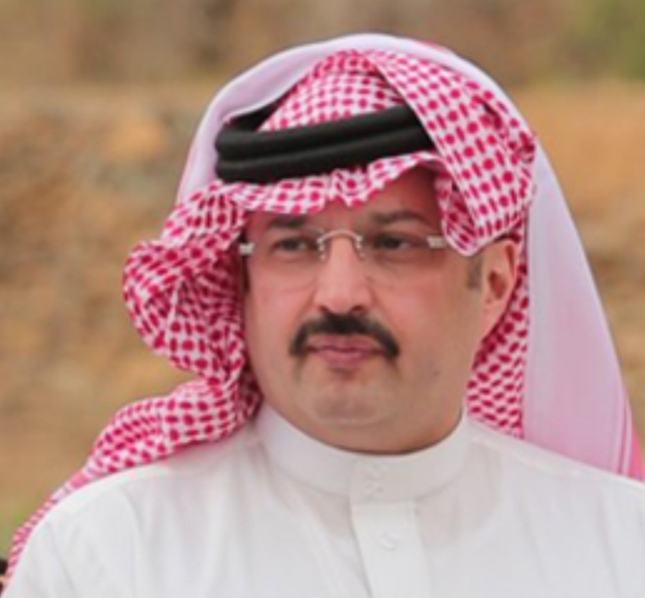 ودي بعمرة ووظيفة في مكتب الأمير تركي بن طلال بن عبدالعزيز آل سعود 
وبيت في أبها والعافية من الله
جاور السعيد تسعد🌹
ياكريم 🤲